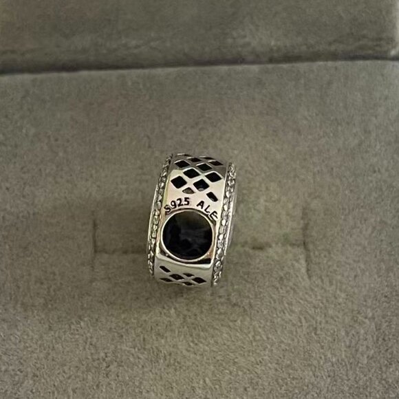 Pandora Disney Cruise Line's Lookout Cay Charm Is a Colourful Gem! - Picture 2 of 4